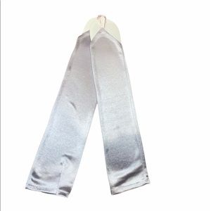 Singular finger satin glove